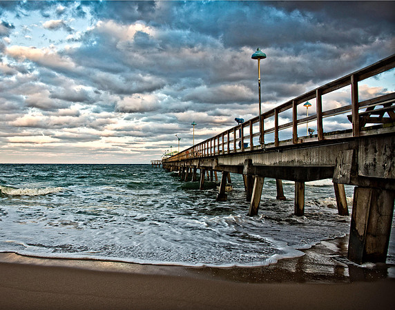 Sky & beAch_110912_0537editB&Whdr(00)-Edit